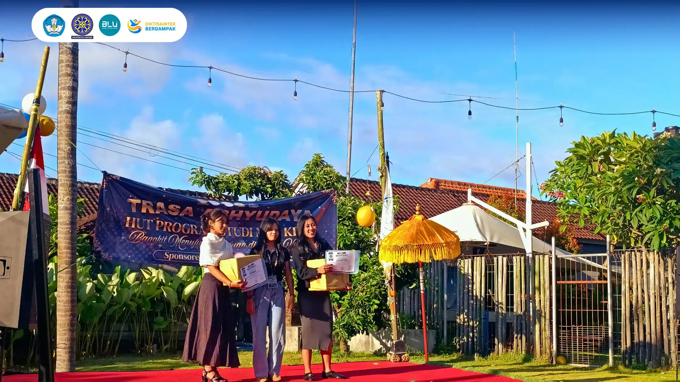Women's Basketball Competition Prize Awarding